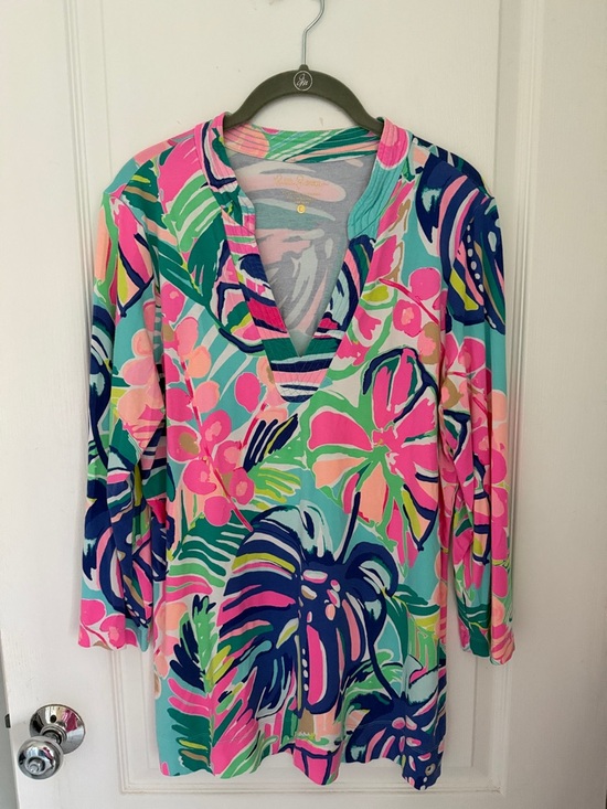 Lilly Pulitzer Tops - Lilly Pulitzer 3/4 Sleeve Pink, Green & Teal Swirl Print Tunic. Size Large